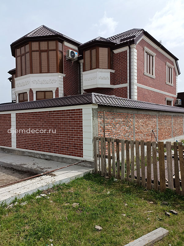 Оформление фасада и забора частного домовладения в Грозном